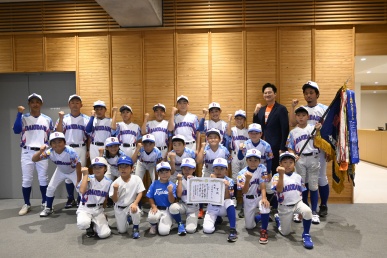 大王谷ファイターズ表敬