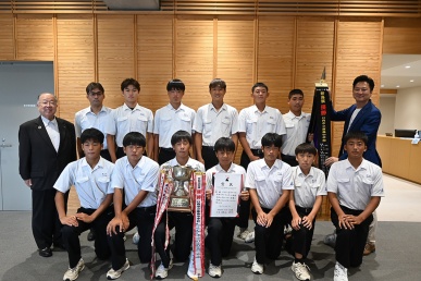 富中ラグビー部表敬