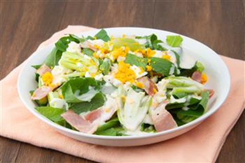 小松菜とカリカリベーコンのミモザサラダ